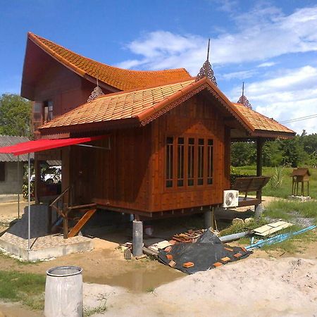 Hotel Health Care Land à Nakhon Si Thammarat Extérieur photo