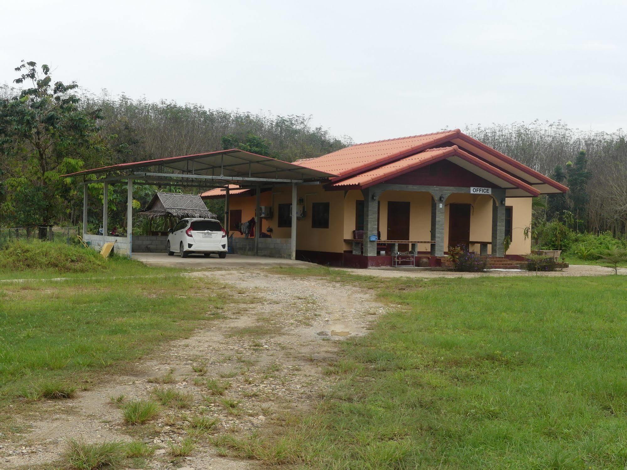 Hotel Health Care Land à Nakhon Si Thammarat Extérieur photo